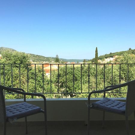 Villa Petrino - Central Flat Location Within Kassiopi. Sleeps 8 Bagian luar foto