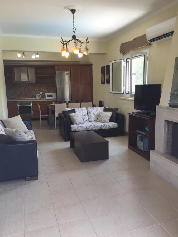 Villa Petrino - Central Flat Location Within Kassiopi. Sleeps 8 Bagian luar foto