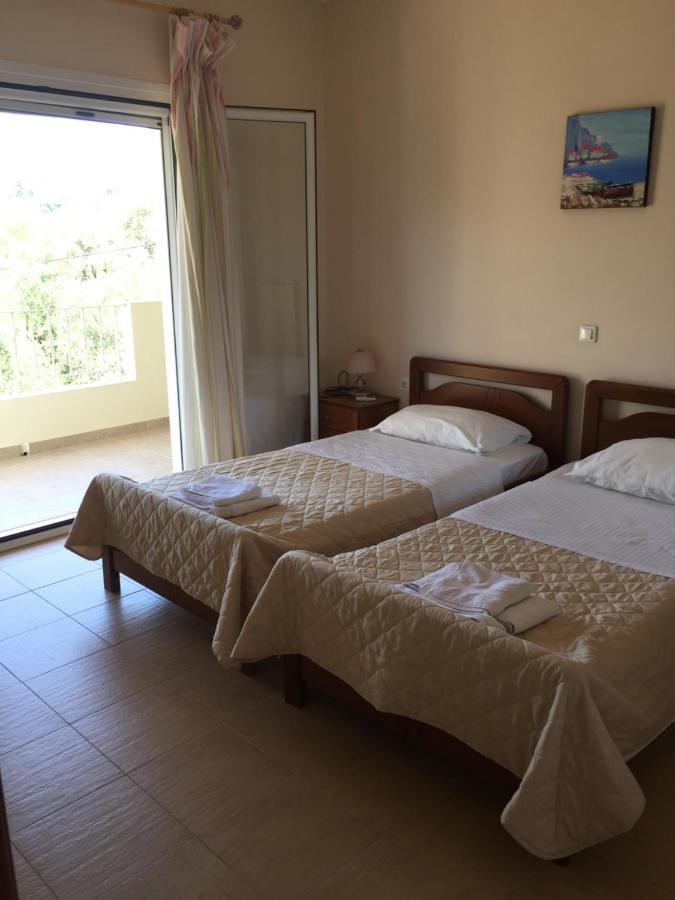 Villa Petrino - Central Flat Location Within Kassiopi. Sleeps 8 Bagian luar foto