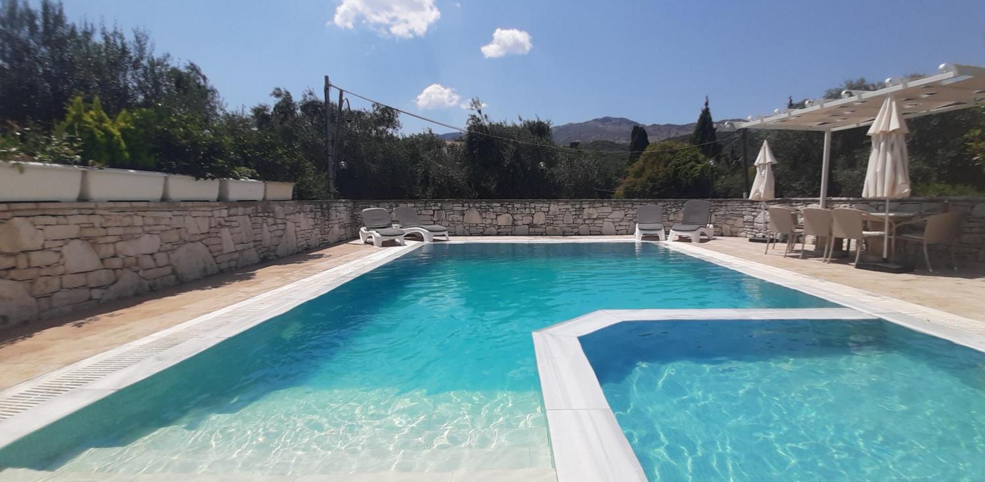 Villa Petrino - Central Flat Location Within Kassiopi. Sleeps 8 Bagian luar foto