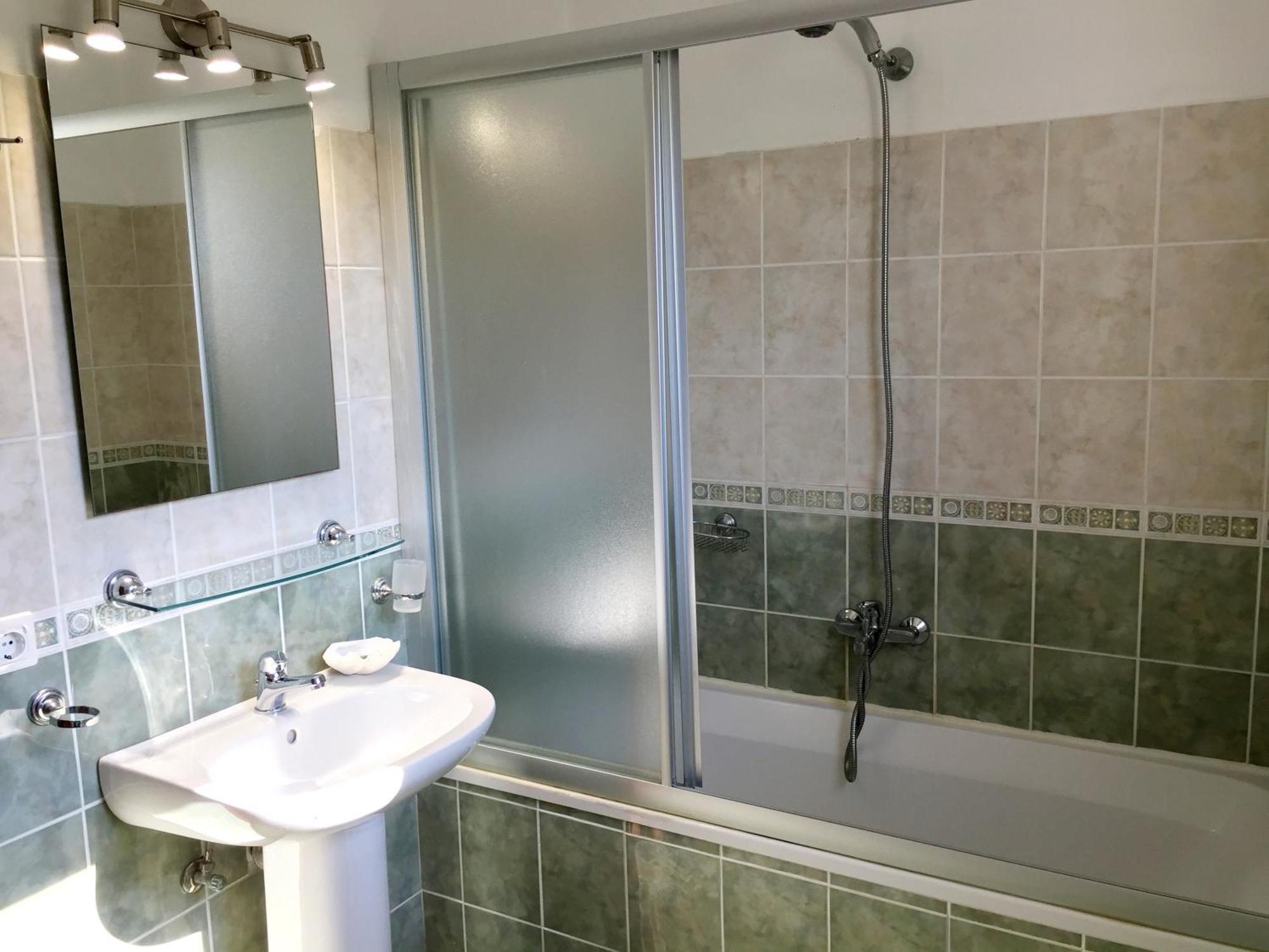 Villa Petrino - Central Flat Location Within Kassiopi. Sleeps 8 Bagian luar foto